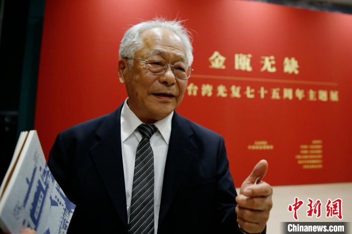 10月25日，“金瓯无缺--纪念台湾光复七十五周年主题展”在中国国家博物馆开幕。劳动党主席吴荣元观展后接受媒体采访。　蒋启明 摄