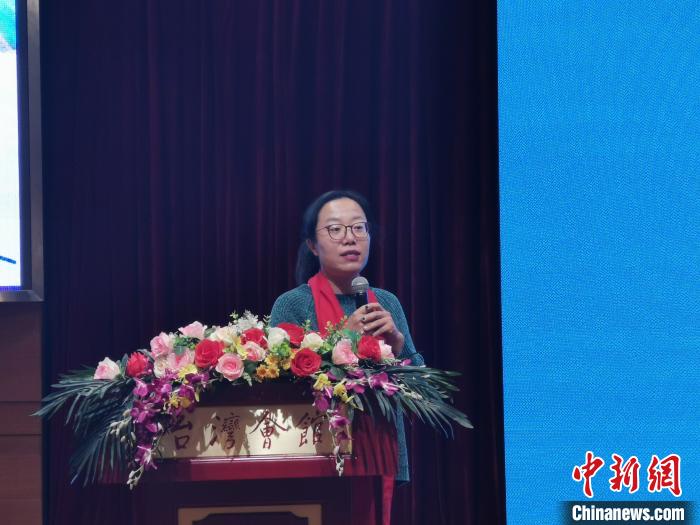 11月7日，“瞭望海峡70年——全国台联两岸媒体分享会”在北京台湾会馆举行。图为中央电视台《海峡两岸》栏目副制片人陈曦。　刘大炜 摄