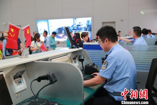 合肥机场国际航班班次密集 薛傲杰 摄 合肥机场国际航班班次密集 薛傲杰 摄