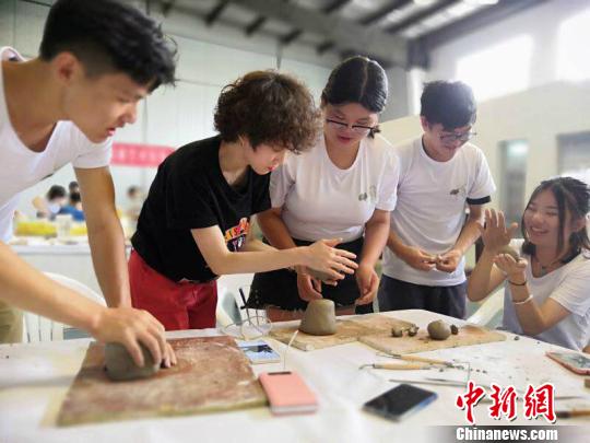 图为台湾大学生来皖交流。资料图