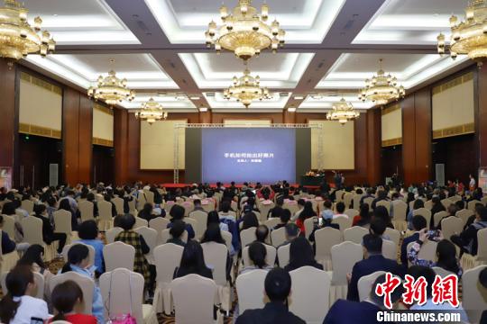 台湾著名摄影家林添福“坐镇”贵阳讲述手机摄影的奥妙