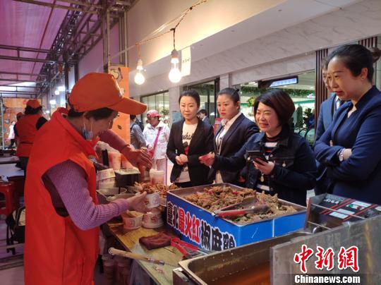 美食节现场。瞿宏伦 摄