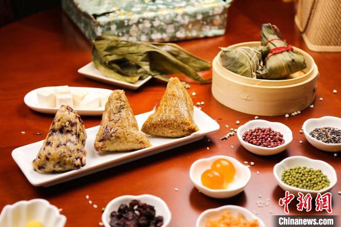 上海神旺大酒店推出的三种口味粽子 沈惟枨供图