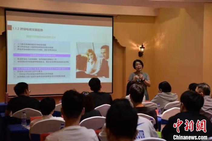 百名在甬台湾青年接受电商培训期冀寻找“创业密码”