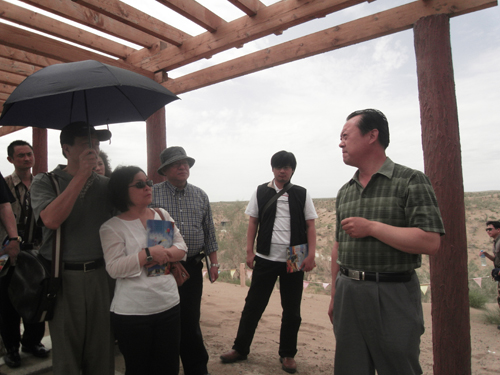 台湾中华农业交流协会考察团赴新疆兵团参访