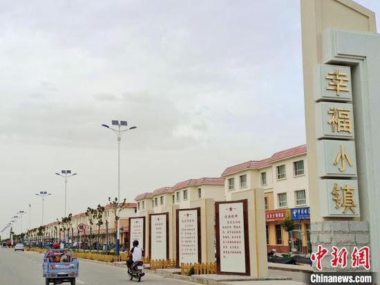 新疆兵团第三师五十一团六连外景。　史玉江　摄