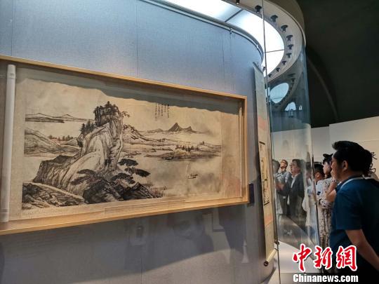 张大千诞辰120周年纪念大展上，张大千画作惊艳亮相。　严易梦 摄