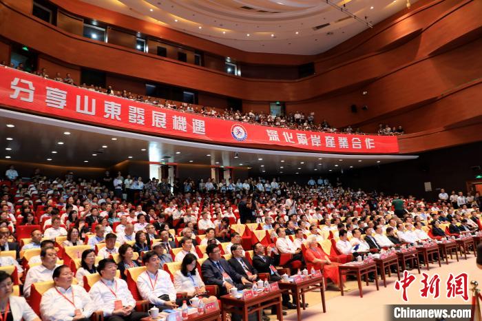 (资料图)第25届鲁台会现场。　李欣 摄