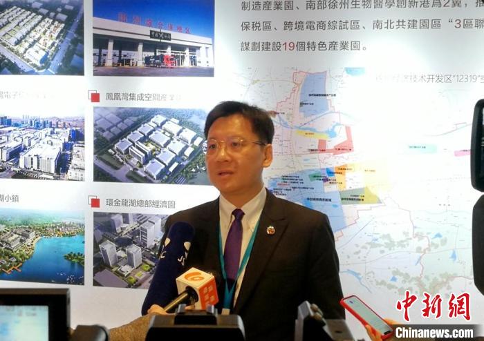 全国台湾同胞投资企业联谊会会长李政宏接受媒体采访。　朱志庚 摄