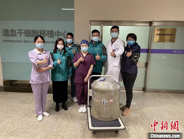 “生命之罐”运送到南京明基医院。南京明基医院供图