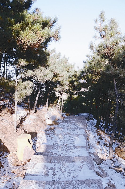 探寻虹螺山