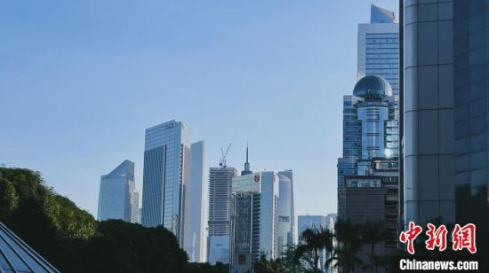 阳光明媚的广州市珠江新城(资料图) 王坚 摄
