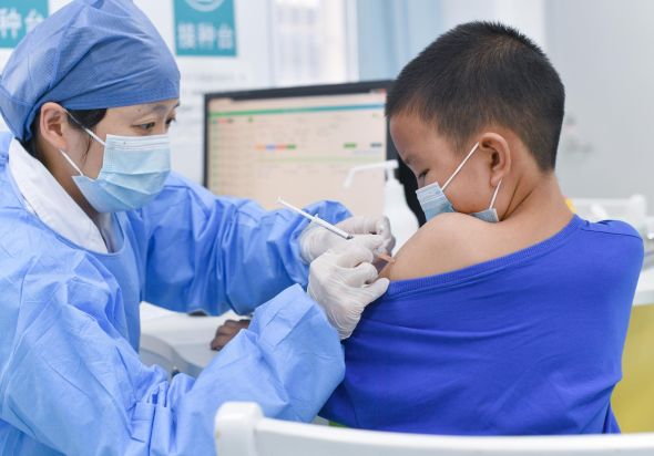 我省6到11岁学生接种新冠疫苗 楚天都市报极目新闻记者王永胜摄