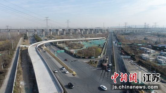 航拍338省道雨花台区段改扩建工程。南京市雨花台区城市精细化建设管理推进办公室供图 航拍338省道雨花台区段改扩建工程。南京市雨花台区城市精细化建设管理推进办公室供图