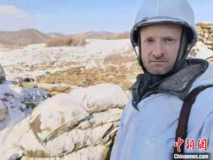 图为老内在电影拍摄现场。 受访者供图