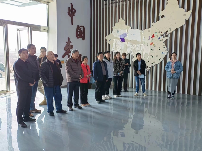 台湾农业专家考察团一行参访太谷区红枣展览馆