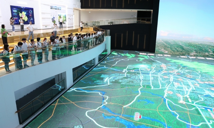 图1 参观南昌市规划展示中心