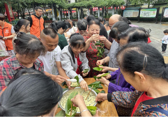 涉台教育基地牛角冲社区举办“情系两岸一家亲”端午节活动100 涉台教育基地牛角冲社区举办“情系两岸一家亲”端午节活动100