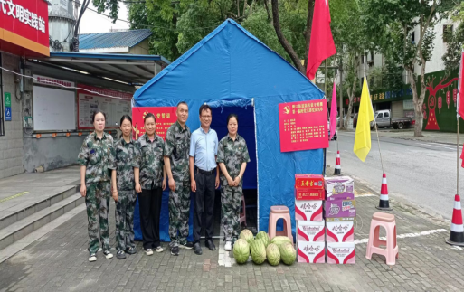 鄂州台企给防汛一线人员送清凉166