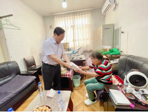 宁河区领导慰问困难台胞248