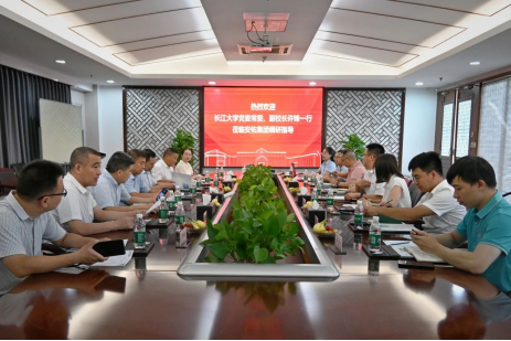 长江大学副校长许锋一行赴安佑集团调研交流284