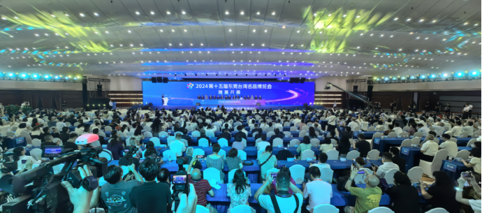 市委台办主任吴斌出席第十五届台湾名品博览会100