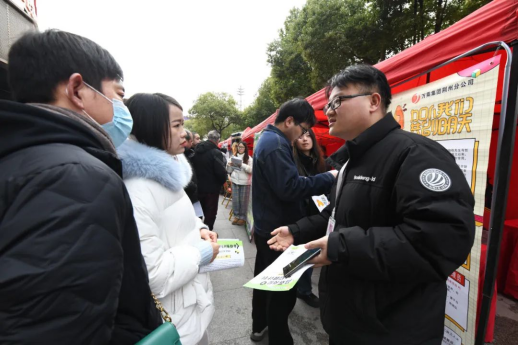 荆州市组织台企参加沙市区美佳华广场春风送岗招聘活动403