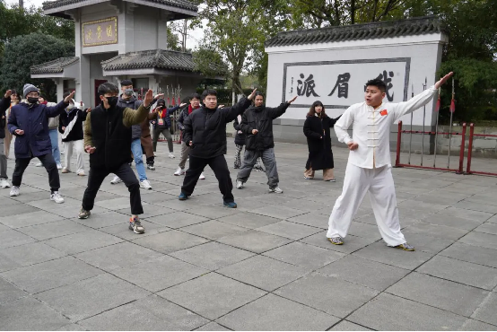 台湾青年来川看熊猫、练武术、观影《哪吒2》， 以文化交流架起两岸青年友谊桥梁1957