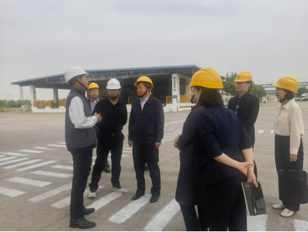 深入基层摸实情  现场办公解难题298