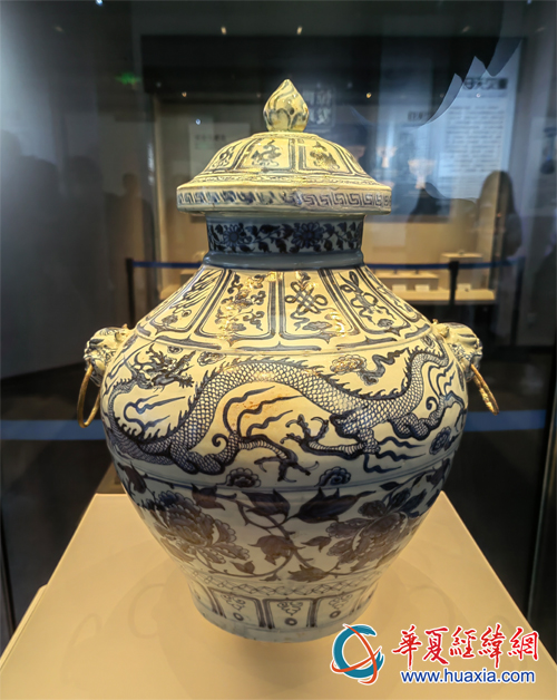 13：青花云龍紋獸耳蓋罐
