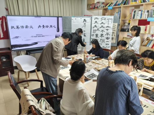 开封市龙亭区台办开展“执笔传薪火 丹青绘同心”主题书法交流活动99
