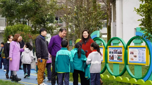 4.台湾顶新公益基金会一行赴都江堰市顶新新建小学的参观考察32