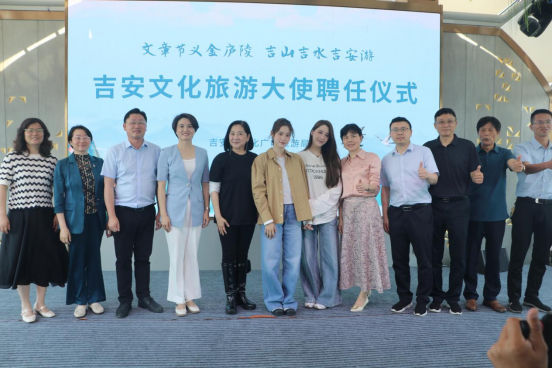 5.11欧阳娜娜携家人回江西探亲，官宣新身份！350
