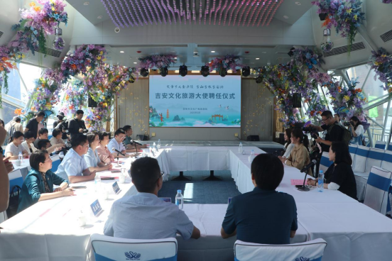 5.11欧阳娜娜携家人回江西探亲，官宣新身份！597