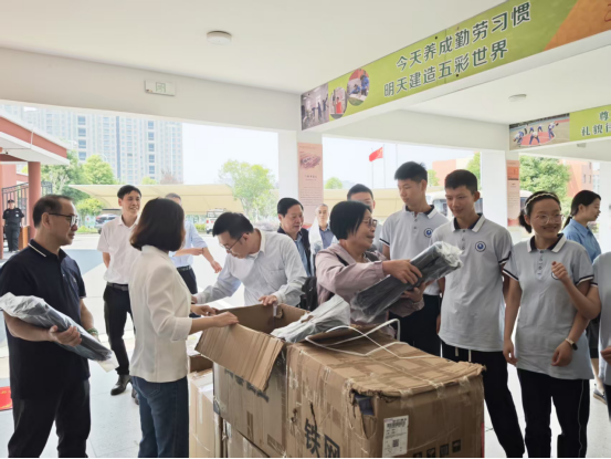 0523（省台办）孝感市台协“六一”走进特教学校传递爱心 (1)23