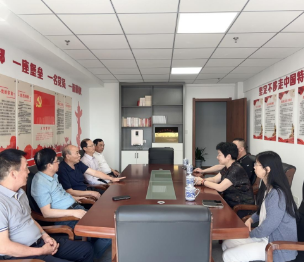 市委台办为鹰潭仲裁委员会授牌“鹰潭市涉台民商事仲裁服务中心”