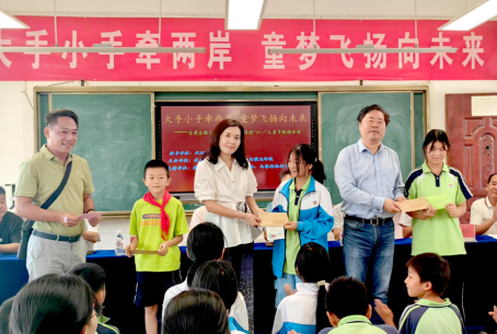 武汉台协携台商台胞与蔡甸学子共庆双节138