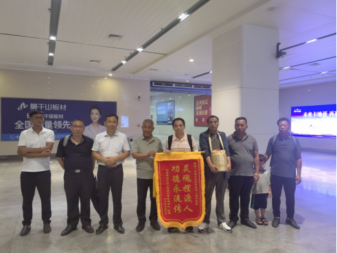 台胞刘德文护送豫籍去台老兵骨回乡安葬+(定稿)+57