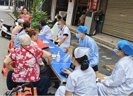 06.25 健康义诊架心桥 精准服务暖人心——开封市龙亭区台办开展台胞台属健康义诊活动120