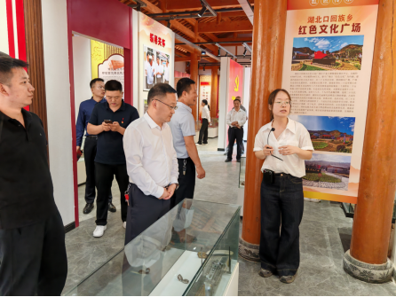 重走长征路 共叙两岸情518