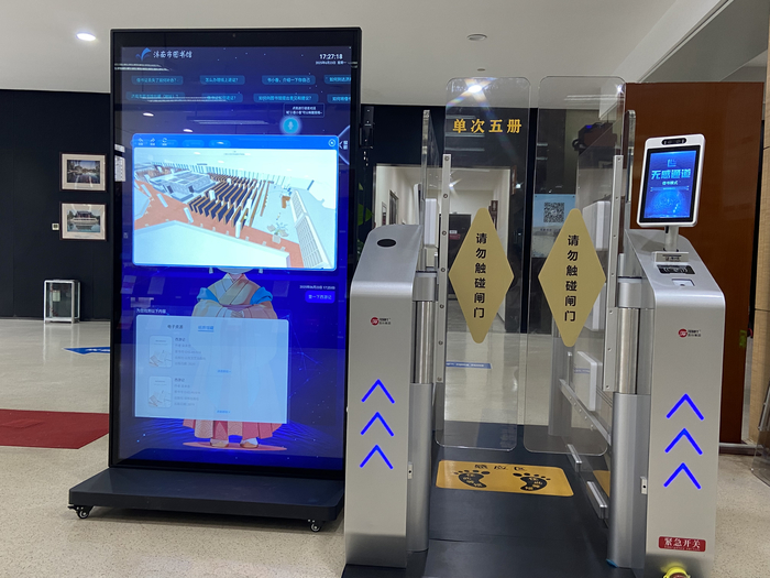 刷脸就能借还书！全国首个图书无感借阅闭环系统亮相济南市图书馆262