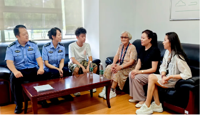 暖心高效服务获台胞家属赞誉(1)325