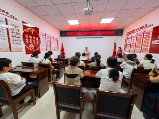 搭建就业金桥 助力巾帼圆梦96