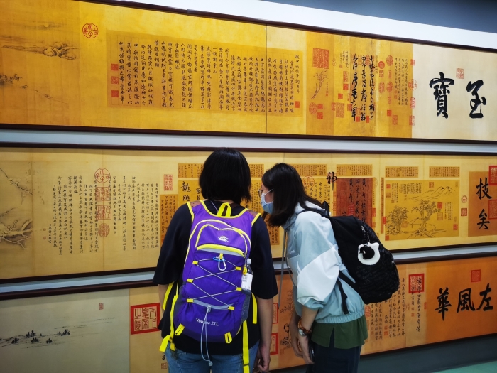 2参观书法馆