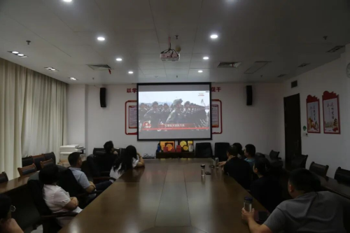 市委台办组织干部职工集中收看纪念中国人民抗日战争暨世界反法西斯战争胜利80周年大会146