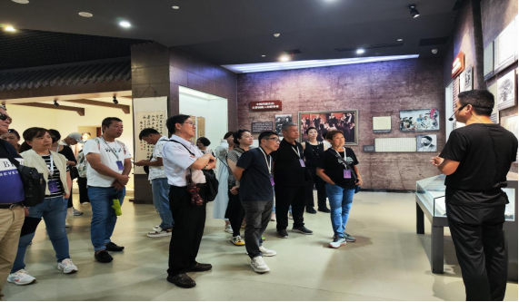 （改）台湾地区旅游业者参访团一行参访黄兴故居20