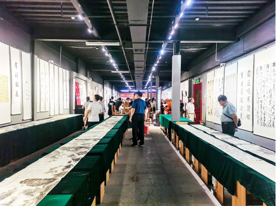 二七区台办组织台胞台属参加书画展103
