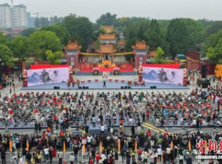湖北当阳：两岸同胞礼拜关公