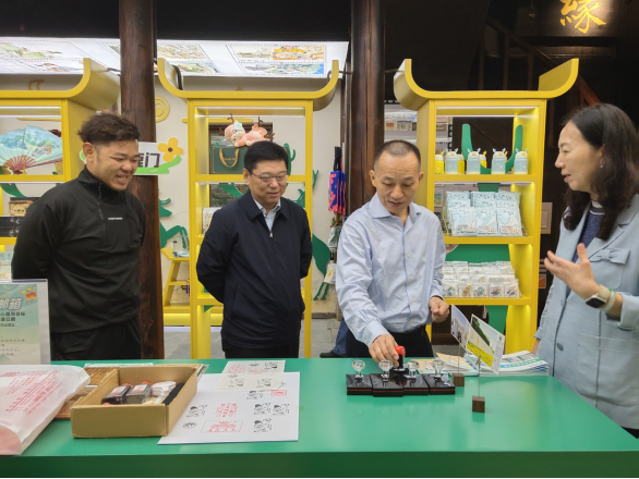 省台办副主任张丹青赴襄阳调研16