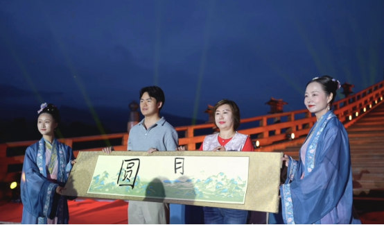 3.两岸同胞“潮玩拜月祭”中秋拜月大典暨第三届柳江古镇明月节成功举办318